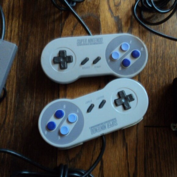 vintage Nintendo controllers and adapter~untested - Picture 2 of 5
